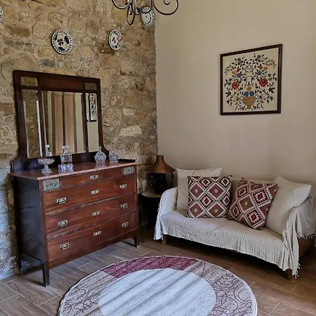 M&m Stone-village House-family-vintage Nyaraló Líndosz