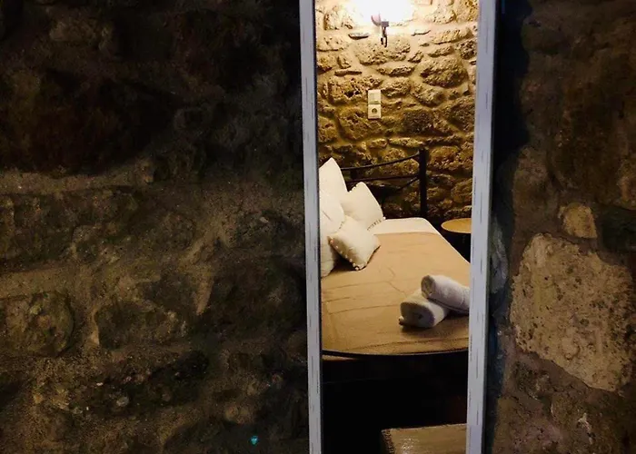 M&m Stone-village House-family-vintage Nyaraló Líndosz