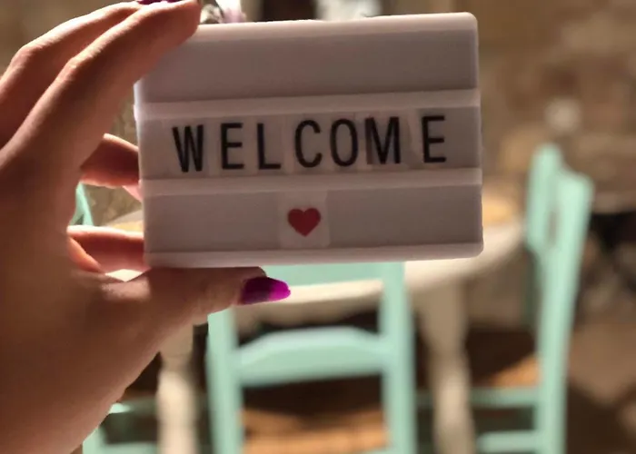 M&m Stone-village House-family-vintage * לינדוס