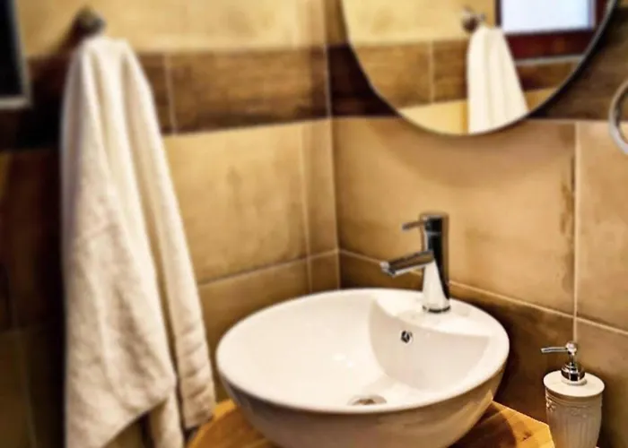 M&m Stone-village House-family-vintage Líndosz