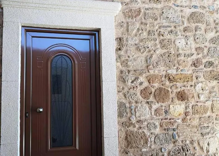 M&m Stone-village House-family-vintage Líndosz