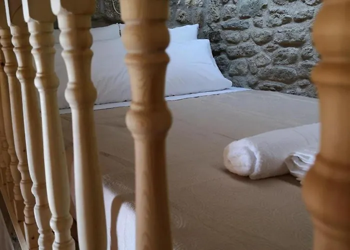 M&m Stone-village House-family-vintage Líndosz