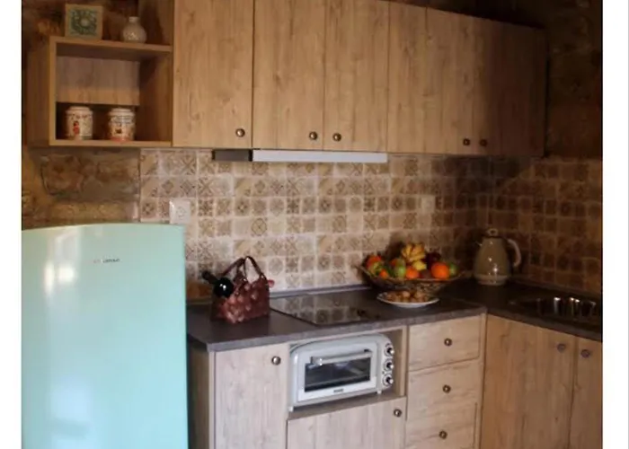 M&m Stone-village House-family-vintage בית נופש לינדוס