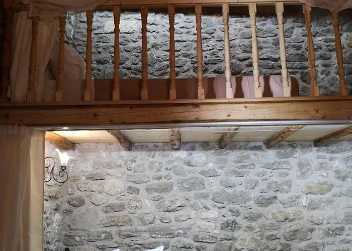 M&m Stone-village House-family-vintage בית נופש *