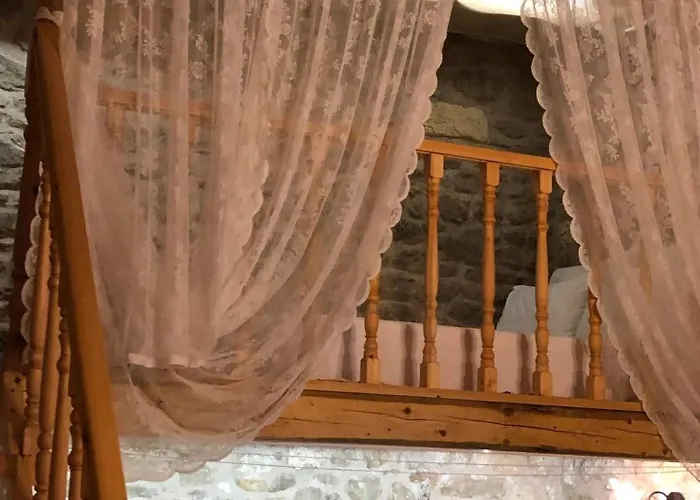 M&m Stone-village House-family-vintage לינדוס