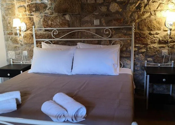 M&m Stone-village House-family-vintage * לינדוס