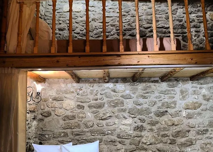 M&m Stone-village House-family-vintage Nyaraló